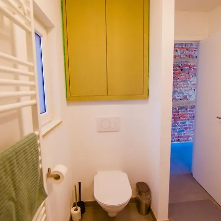 Royal Sélys, City-center - Bike Parking&outdoor Appartement