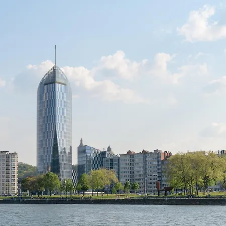 Royal Sélys, City-center - Bike Parking&outdoor Appartement *