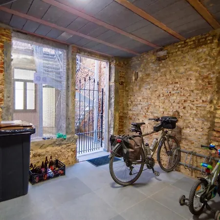 Royal Selys, City-center - Bike Parking And Outdoor דירה *